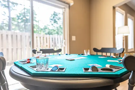 Charming Townhouse and Golf Haven - Cozy and Inviting Retreat