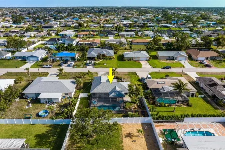 Private Beach, Tiki Hut, Heated Pool - Stunning Coastal Escape