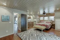 Rustic Farmhouse with Hot Tub and Spacious Grounds - Charming Escape