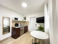 Pristine Pool and Mini Golf Course - Charming Oasis
