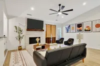 Private Lagoon Pool and Game Room Retreat - Gorgeous Oasis