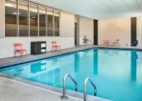 Hyatt Place Pena Station Denver Airport - Kolam Renang