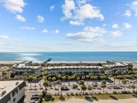 Oceanfront 1st Floor Condo!! Community Pool & Fishing Pier! In the Heart of IOP! Hotels in Isle of Palms