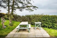 Private luxury log cabin with hot tub and stunning views!