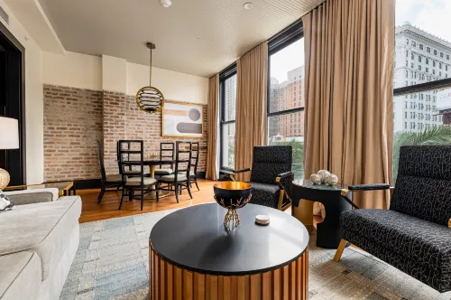 2BR Floor-to-Ceiling Canal Street Views | The Mayfair - 5 étoiles