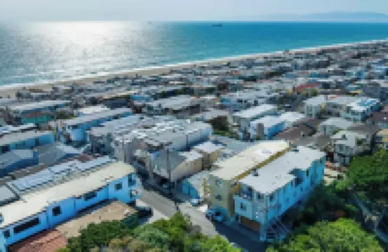 Beach Townhome with Ocean Views, Sleeps 6, Garage Parking Space