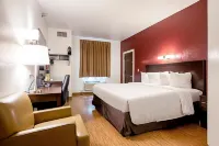 Seasons Inn Traverse City - parking