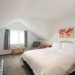 Stunning Beachfront Apt w Balcony & Sea Views