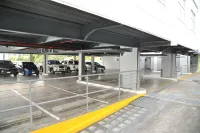 金斯敦R酒店 - 停車場