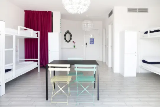 Ostello Meet Gardalake Hostel Hotel di 