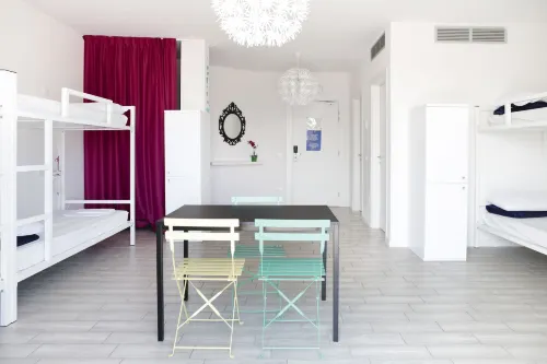 Ostello Meet Gardalake Hostel - Hostels