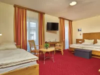 Zum Blauen Hecht Hotels in Kipfenberg