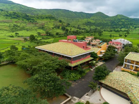 The Grand Resort Отели в г. Нандгаонсадо