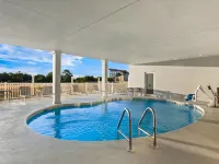 Spark by Hilton Panama City Beach Hotels near شيل آيلاند