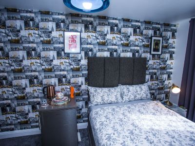Remarkable 2-Bed Apartment with Sea View