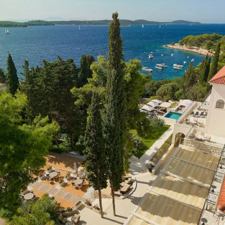 Hotel Moeesy, Blue & Green Oasis
