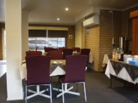 Grand Manor Motor Inn Hotels in Queanbeyan