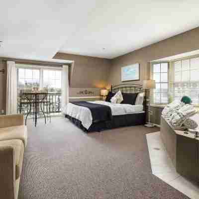 Old Harbor Inn Rooms