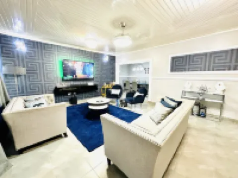 Luxurious Villa Pool Hot Tub and Bar