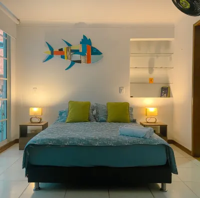 해변에서 한 블록 떨어진 조용한 아파트먼트  호텔