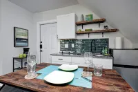 The Oasis Studio - Fountain Square Hotels in Beech Grove