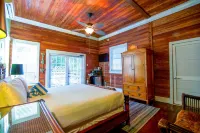 安布羅西亞基韋斯特飯店