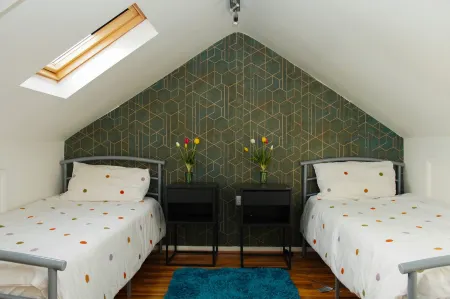 House Near Cardiff City Centre Отели в г. Адамсдаун