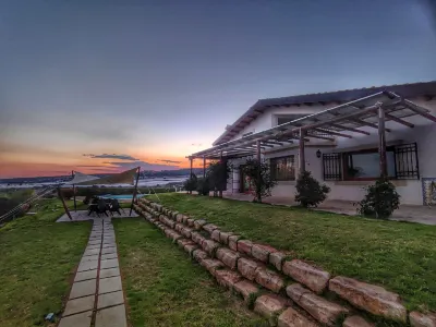 Apartment in Countryside Villa with Pool Within the Se Sicilian Barocco Area Hotel in zona necropoli rifriscolaro