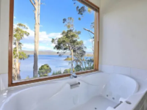 Stewarts Bay Lodge Hotels in Port Arthur