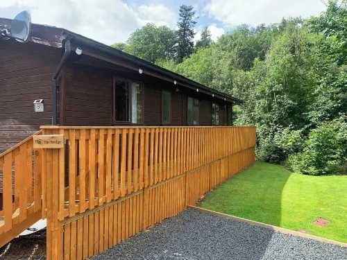 Lodge with River View - Sleeps 6 - Pet Friendly - Pysäköinti