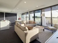 381 Cremorne Hotels in Cremorne