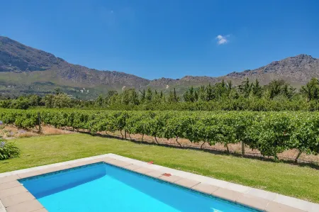 Franschhoek Rose Cottages Отели рядом с достопримечательностью «Chamonix»