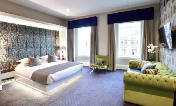 เดอะ รัทแลนด์ โฮเทล แอนด์ อพาร์ตเมนต์