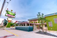 Classen Inn Hotel in zona Carpenter Square Theatre at Stage Center