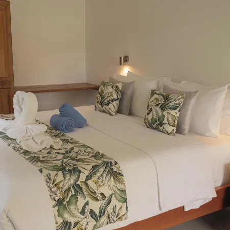 Palm Holiday Apartments