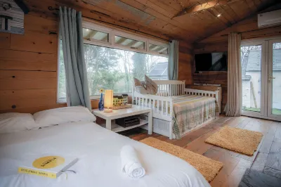 The Hygge Hut - 1 Bed - Freshwest Beach Retreat Hôtels à : Milford Haven