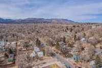 2 Bds Garden of Gods - Near it All - Apartment