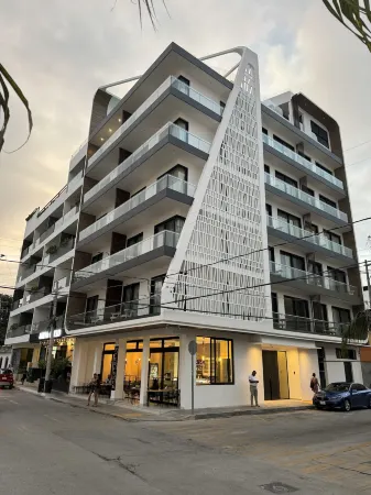 Alizee Tower Отели рядом с достопримечательностью «Плайя Пунта Эсмеральда»