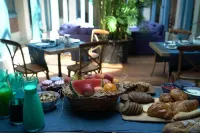Villa d'Eaux Hotels in Heuland