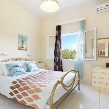 Villa Amorossa with Garden View & Shared Pool by Konnect, Roda Corfu