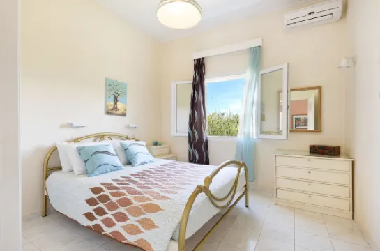 Villa Amorossa with Garden View & Shared Pool by Konnect, Roda Corfu