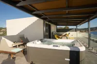 Zoe Seaside Resort - Hot Tub
