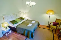 Salpalinjan Hovi Hotels in Taipalsaari