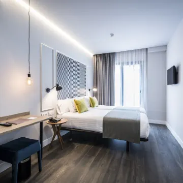 Intelier Victoria Hotels near Beach of La Concha