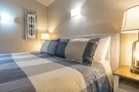 A Taste of Ely studio apartment, king bed