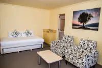 Edgewater Motel Hotels in Te Anau