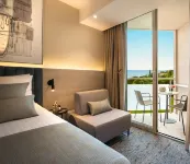 Aminess Vival Maestral Hotel Отели рядом с достопримечательностью «Chrch of St. Pelage and St. Benedetto»