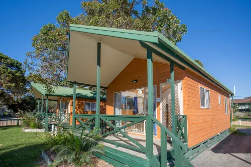 Big4 Moruya Heads Easts Dolphin Beach Holiday Park - parking