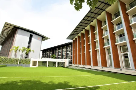 Phurinda Residence Отели рядом с достопримечательностью «Wat Rong Saeng»