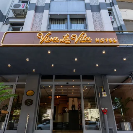 Viva la Vita Hotel Отели рядом с достопримечательностью «Автовокзал Измира»